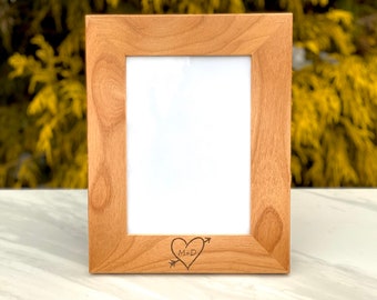 Picture frame for Couples, Engagement Frame, Valentines day Gift for Him and Her, Anniversary Frame, Carved Heart, 5x7