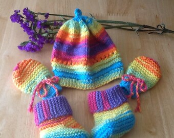 Set handgebreide muts, wanten en slofjes. Maten 0-9 maanden. Regenboogkleuren. Babycadeau kerst babyshower pasgeboren jongen meisje. 3-5 dagen verzending