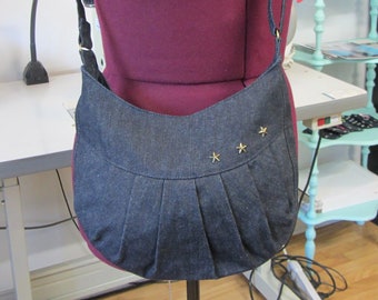 Little denim handbag with faux leather black bow or stars studs by Loli. Crossbody bag with adjustable strap close by zipper. Rockabilly.