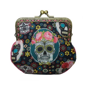 Porte-monnaie de style vintage en coton francais imprimé tête de mort. Muerte. Fermoir métal bronze antique. Rockabilly. Rétro. Mini bourse