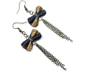 Navy recycled leather bow earrings with a touch of gold painted by hand by Loli. Antique brass chain. Long pendants rockabilly earrings.