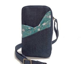 Navy multifunctional bag with front flowered bow pocket. Travel bag can be worn on your shoulder, waist or accross your body. Blue and green