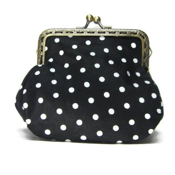 Black and white polka dots vintage coin purse by Loli. Antique brass metal frame. Rockabilly. Rétro. Green or red leather bow. Tiny handbag.