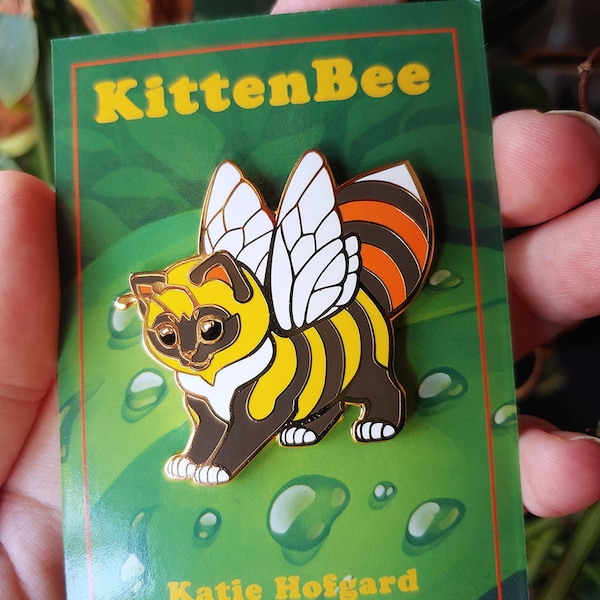 Kitten Bee Gold Hard Enamel Pin
