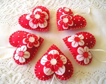 Felt Ornament Hearts -  Flowers Ornament - Valentines day Gift - Home Decor - Mother Day Gift - Handmade Embroidery - Red White