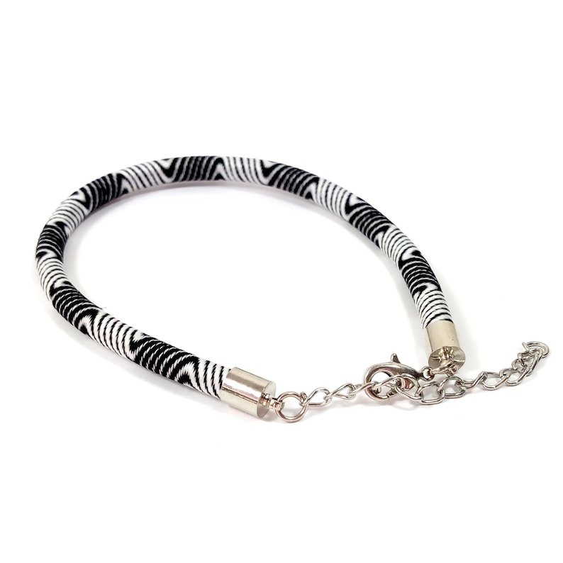 1 bracelet made of rayon black and white 21 cm