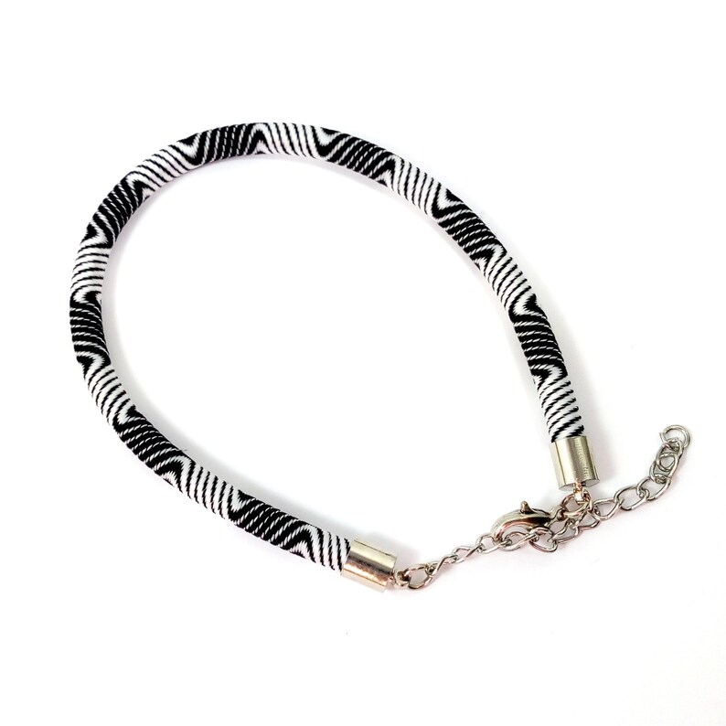 1 bracelet made of rayon black and white 21 cm