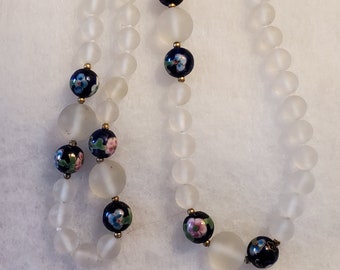 Destash. Collana vintage in vetro satinato e perline cloisonné Art Déco Boho, lunga 30 pollici.