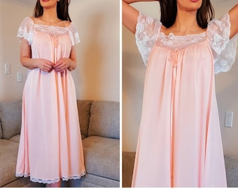 Lucie Ann Nightgown Vintage Peach w White Lace Bodice & Trim, Tulip Appliques, Flutter Sleeves, Medium, Made in USA