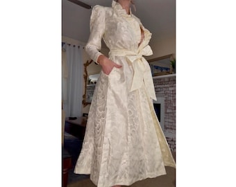 Vintage 1960s Lucie Ann Beverly Hills Dressing Gown w Belt, Gold Label, Elegant Ruffled Hostess Robe/Nightgown/Jacket Wedding/Marilyn Monroe