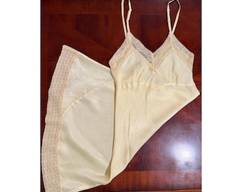 Vintage 1930s Rayon Slip • Art Deco Lace Trim • Buttery Yellow • Adjustable Straps • Pre-War Lingerie• Antique • 32-34 Bust