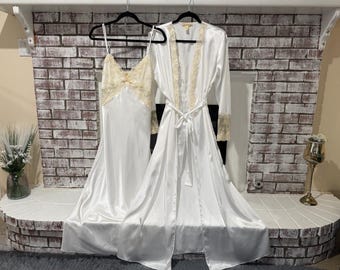 Vintage Flora Nikrooz Long Nightgown & Robe Set • White Satin • Creme Colored Lace Accents • Medium