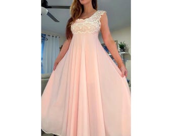 Vintage Brighenti Roma Nightgown from Italy • 10ft Sweep! • Powder Pink • Intricate Lace & Embroidery S/M