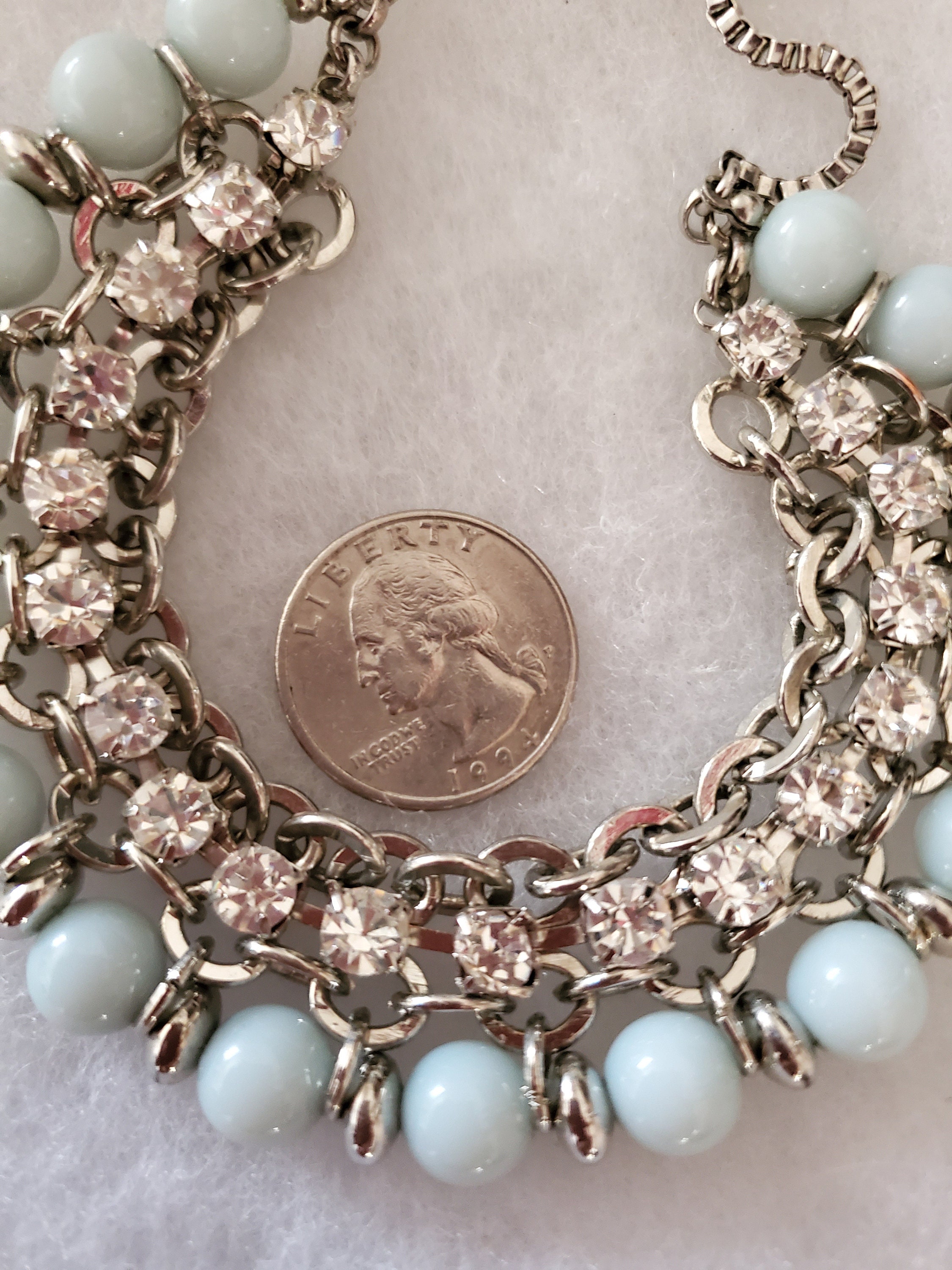 Collier Plastron Style Grec Antique En Acrylique Argenté - Neuf Dans Son Sachet