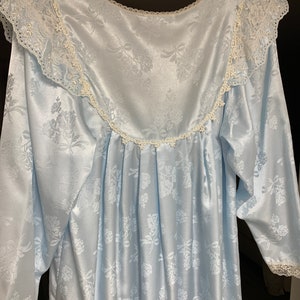 Camisón Dior manga larga azul y blanco encaje volantes satén vintage cinta arco bordado regalo auténtico pijama, M/L imagen 10