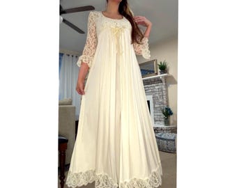 Vintage Claire Sandra Lucie Ann Ivory Nightgown &  Robe • 2-piece Set • Ruffles • Lace • Dramatic • Sakowitz • Seen on Green Acres