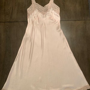 Vintage 40s Bias Cut Nightgown/Slip/Dress HEAVENLY LINGERIE by Fischer, Shiny Pink Rayon with Ecru Lace S/M, Wide Lace Straps image 3