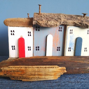 Piccoli cottage e case in legno fatti a mano in legno riciclato e legni, decorazioni per la casa a tema costiero, regalo ecologico naturale unico