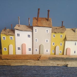 Piccole case e cottage in legno galleggiante fatti a mano con legno riciclato e legname galleggiante, arredamento per la casa a tema costiero, regalo di compleanno unico fatto a mano