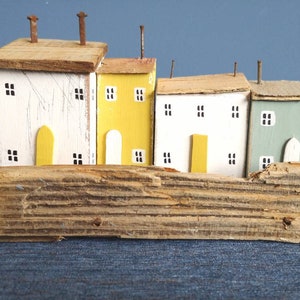 Piccole case e cottage in legno di deriva fatti a mano con legno riciclato e legname di deriva, decorazioni rustiche per mensole costiere, regalo unico in legno fatto a mano