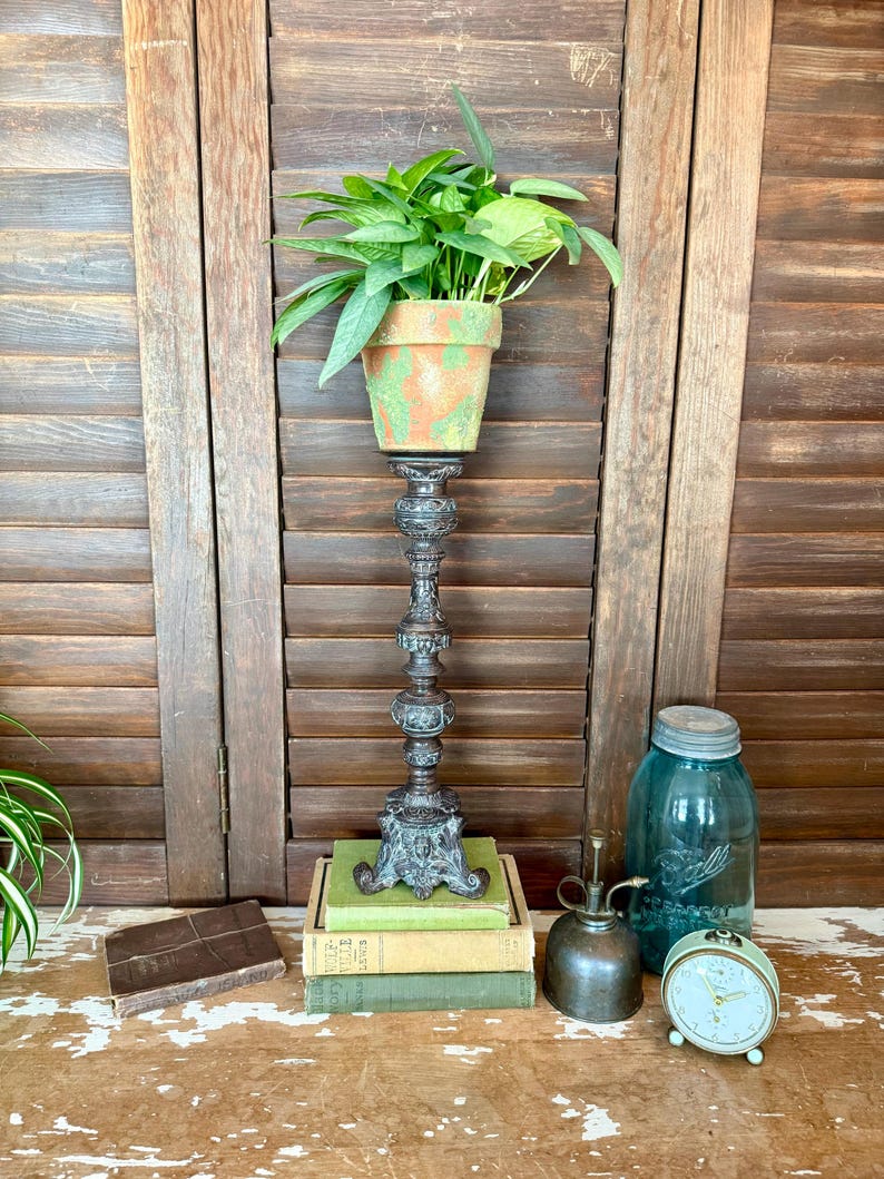 Antique Style Baroque Candlestick Holder or Plant Pedestal featuring Figural Faces and Ornate Details, bild 3