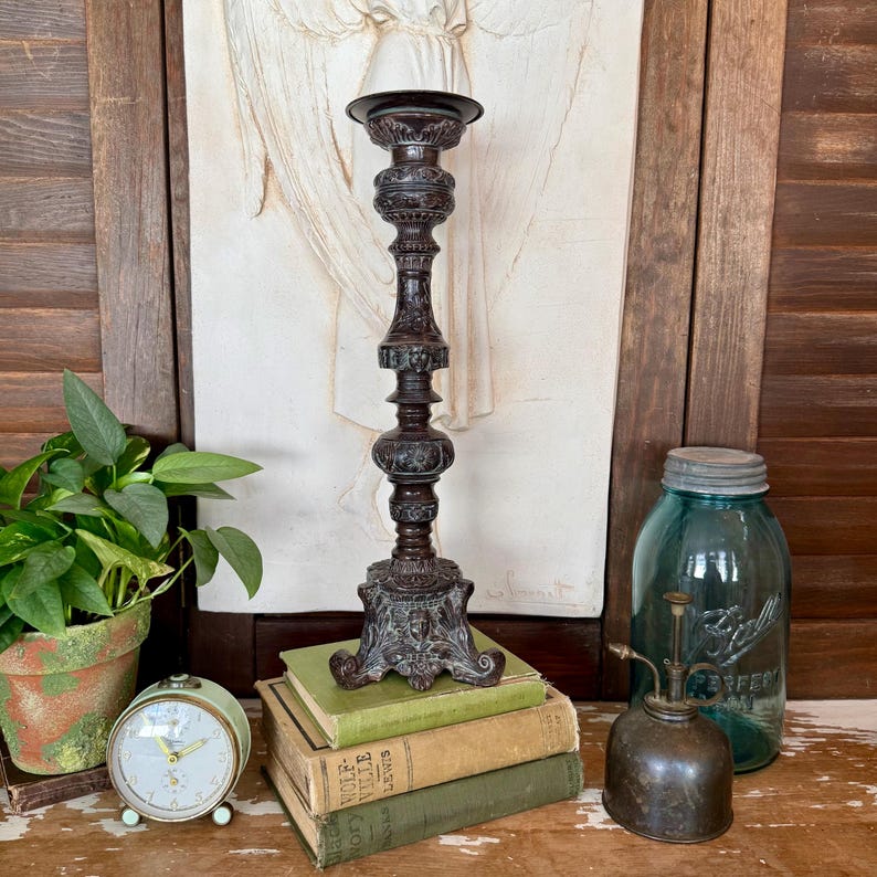 Antique Style Baroque Candlestick Holder or Plant Pedestal featuring Figural Faces and Ornate Details, bild 2