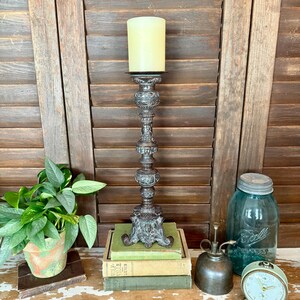 Antique Style Baroque Candlestick Holder or Plant Pedestal featuring Figural Faces and Ornate Details, bild 4