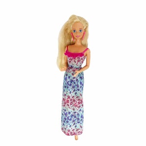 Mattel Barbie Doll Twist N Turn cheveux blonds frange rose boucles d&#39;oreilles vintage des années 1990