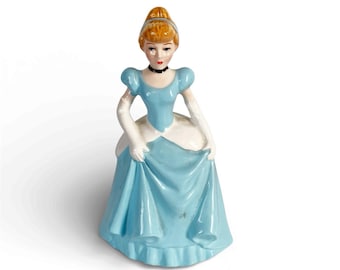 Vintage Walt Disney Productions Japan Cinderella Figurine 5.5" Princess