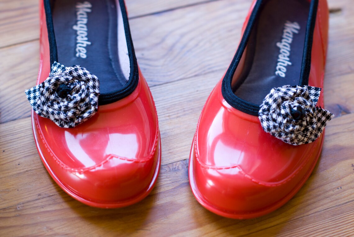 red flat shoes size 5