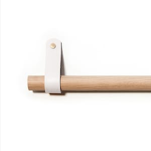 Single Leather Curtain Pole 0-720cm / 0-283.5&quot; (Natural Oak, Walnut, Beech, Black, White)
