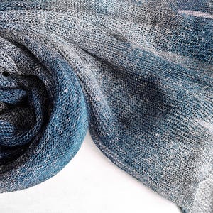 Knitted blue melange linen scarf, blue degrade scarf, summer scarf, knit blue linen stola, women&#39;s scarf, knit blue linen wrap, men&#39;s scarf