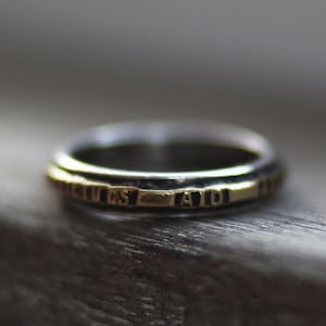 anillo de nombre, anillo de plata fino, anillo de fecha, anillo personalizado, anillo personalizado, anillo grabado, letra elevada, anillo de palabra, anillo de amor, anillo lindo