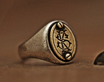 Monogram carved vintage style ring, initial ring