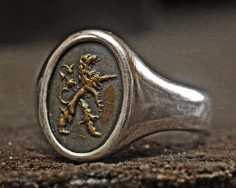 Highly detailed lion crest ring, semi polished signet ring