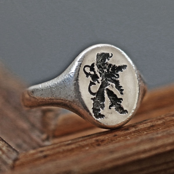 wax seal ring, vintage ring, rustic ring, carved ring, manly ring, mans ring, crest ring, signet ring, lion crest, charm ring, Chevalier