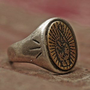 Medieval wood cut inspired crossed fingers silver ring, recommended as a charm ring