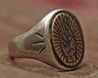 Medieval wood cut inspired crossed fingers silver ring, recommended as a charm ring