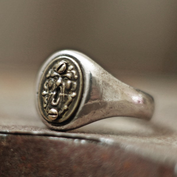 vintage ring, medieval ring, carved ring, menly ring, mens ring, crest ring, signet ring, keyhole escutcheon, brass ring, charm ring
