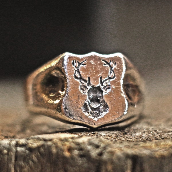 Oxidized Sterling Silver Buck Crest Ring: Vintage Style Signet