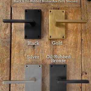 Peut inclure: Quatre poign&eacute;es de porte dans diff&eacute;rentes finitions&nbsp;: noir, or, argent et bronze huil&eacute;.  Available Finishes Black & Oil-Rubbed Bronze Are Fully Stocked.
