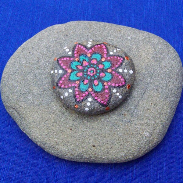 Hand painted mandala stone, mandala style flower, small painted stone, painted beach stone, decorated rock, mandala rock, special offer