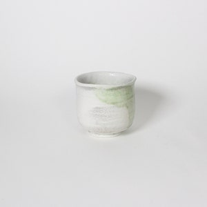 Japanische Shigaraki Keramik Teetasse, Weiß & Grün