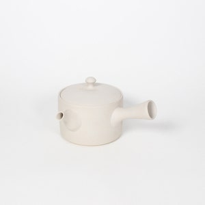 Japanese Tokoname Ceramic Kyusu Tea Pot I, Ivory