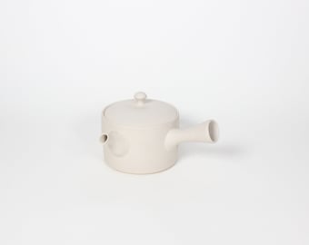 Japanese Tokoname Ceramic Kyusu Tea Pot I, Ivory