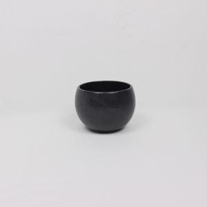 Japanische Keramik ovale Tasse, mattschwarz, klein