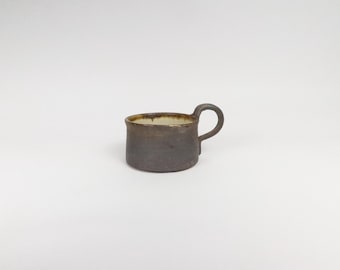 Taza corta de cerámica japonesa Shigaraki, marrón/carbón