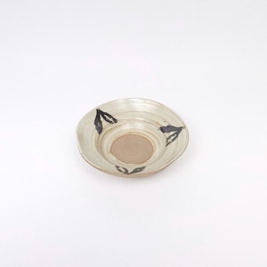 Piatto in ceramica giapponese Mino-yaki, pennellate astratte, beige
