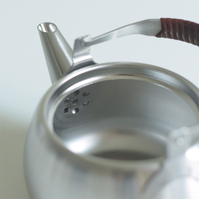 Japoński ręcznie wykonany czajnik ze stali nierdzewnej zdjęcie 2