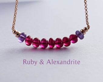 Collier rubis et alexandrite - collier rubis - collier barre de rubis - pierre de naissance juillet - anniversaire juillet - pierre de naissance juin - collier alexandrite